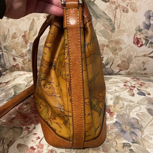 Authentic Alviero Martini World Map Bucket Bag - Picture 5 of 16